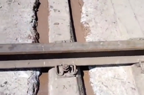 鐵路貨運(yùn)專(zhuān)線(xiàn)軌道板與軌枕裂縫